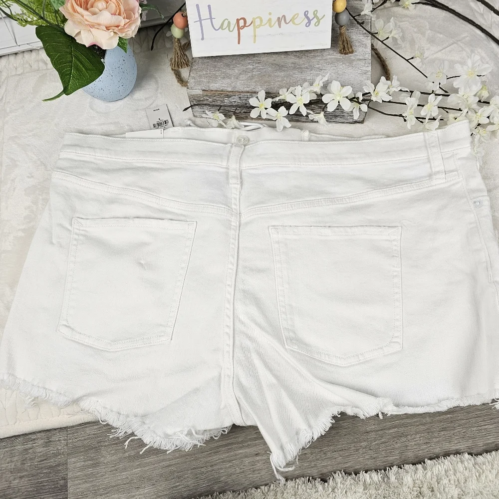 Express Shorts Mid Rise - Picture 2 of 12